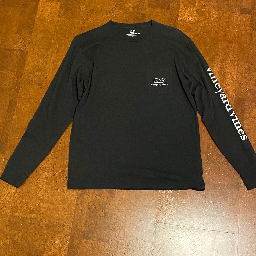 Black and White Vineyard Vines Tee